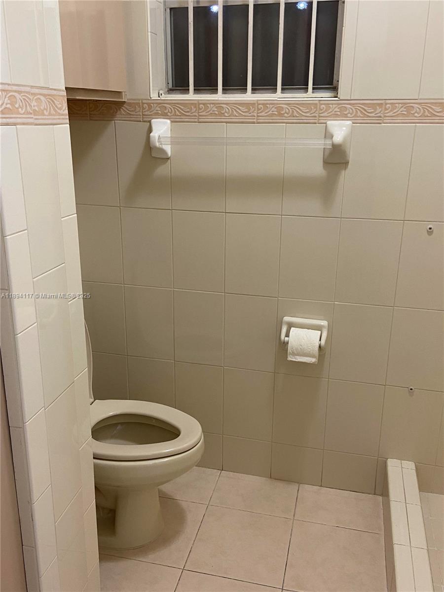 GOLDEN GATE CONDO PHASE I - Residential Lease
