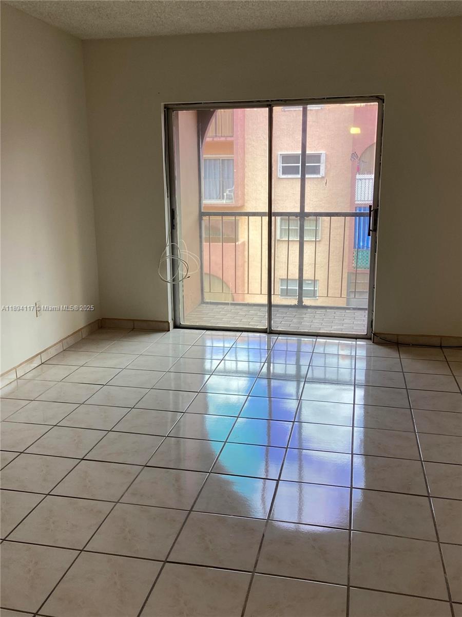 GOLDEN GATE CONDO PHASE I - Residential Lease