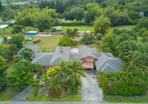 Photo of 5400 Palm Tree Rd, Plantation, FL 33317 (MLS # A12052459)