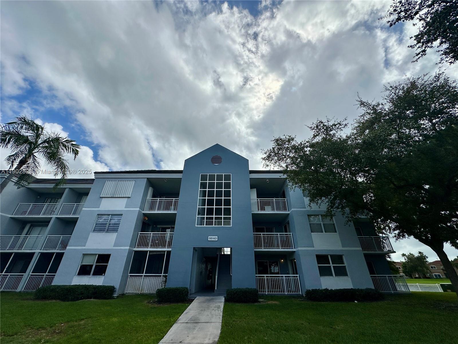 LE CLUB AT OLD CUTLER CON - Residential