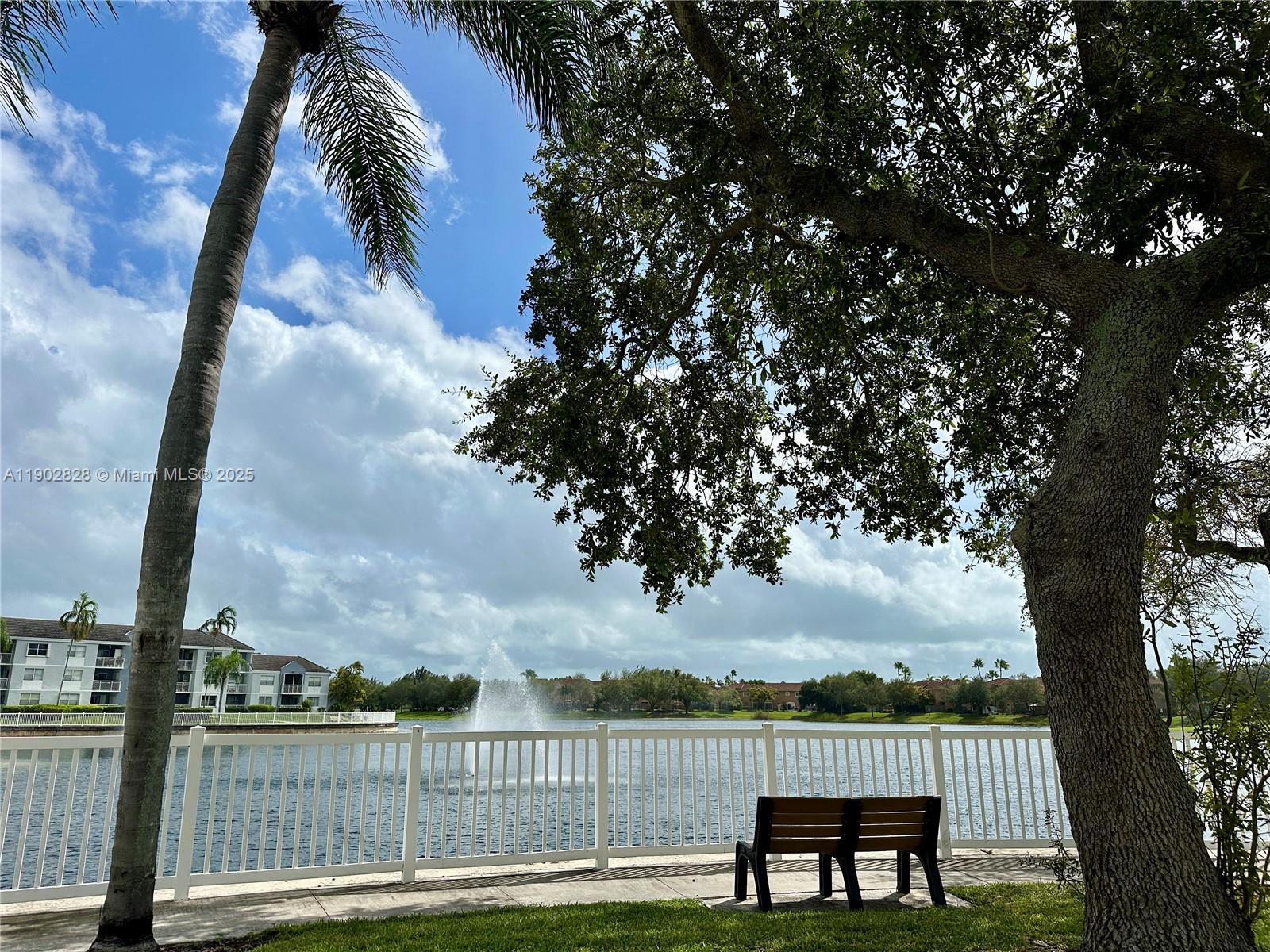 LE CLUB AT OLD CUTLER CON - Residential