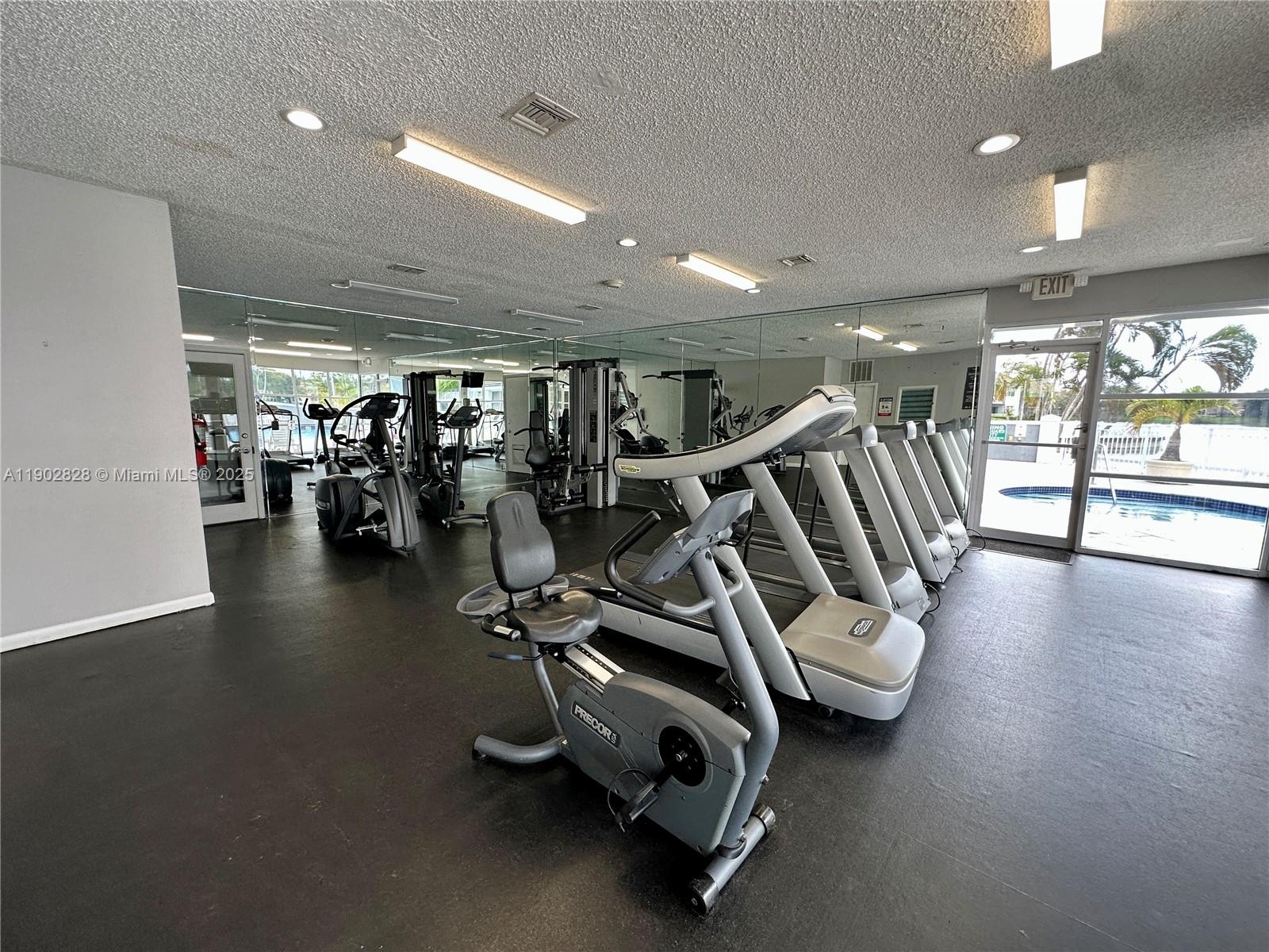 LE CLUB AT OLD CUTLER CON - Residential