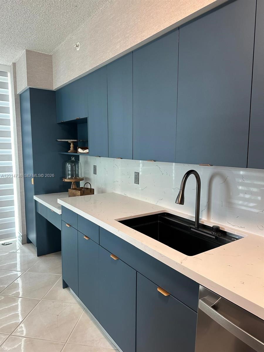 16400 Collins Ave 946