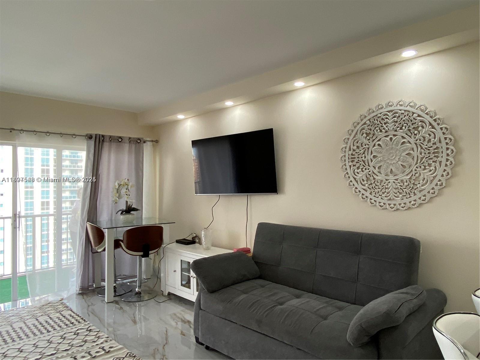 HEMISPHERES CONDO - Residential Lease