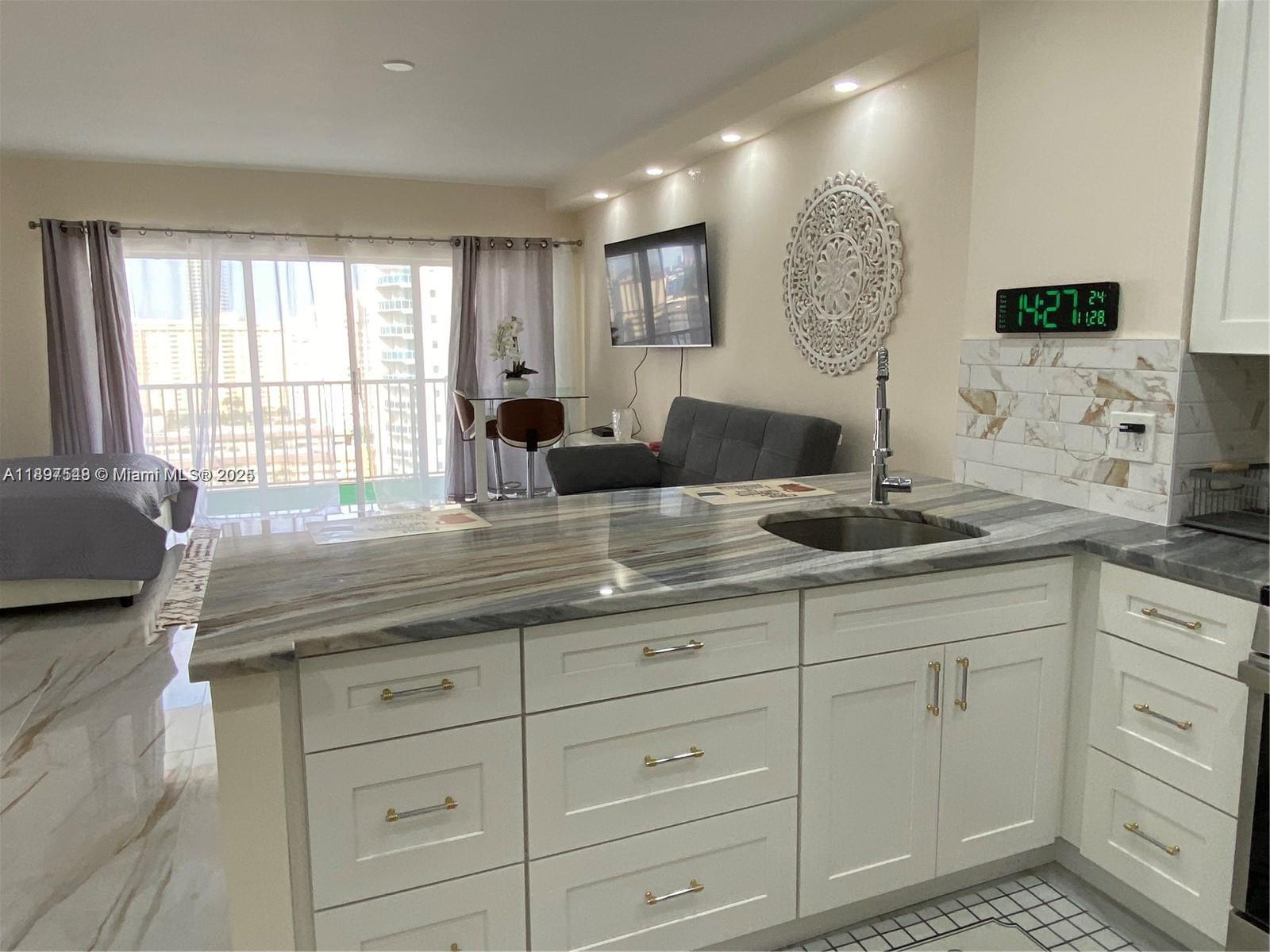 HEMISPHERES CONDO - Residential Lease