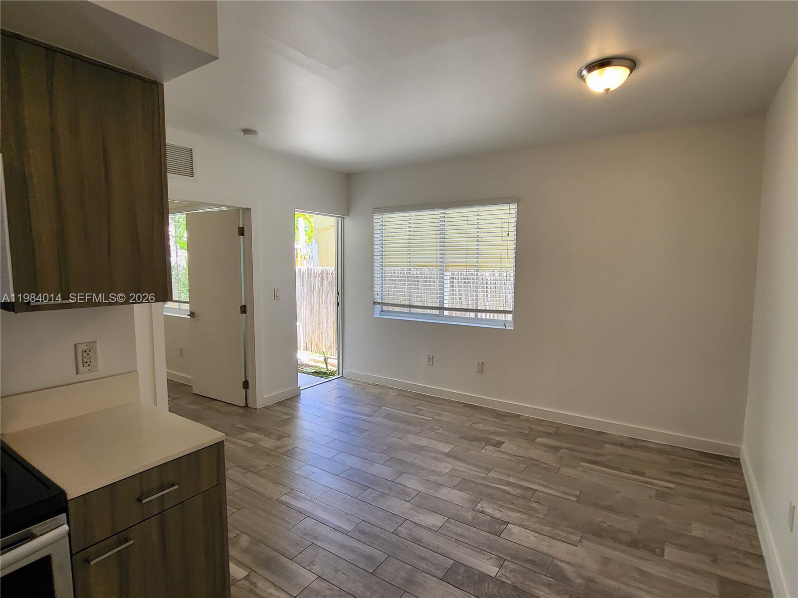 551/557 MICHIGAN CONDO - Residential Lease