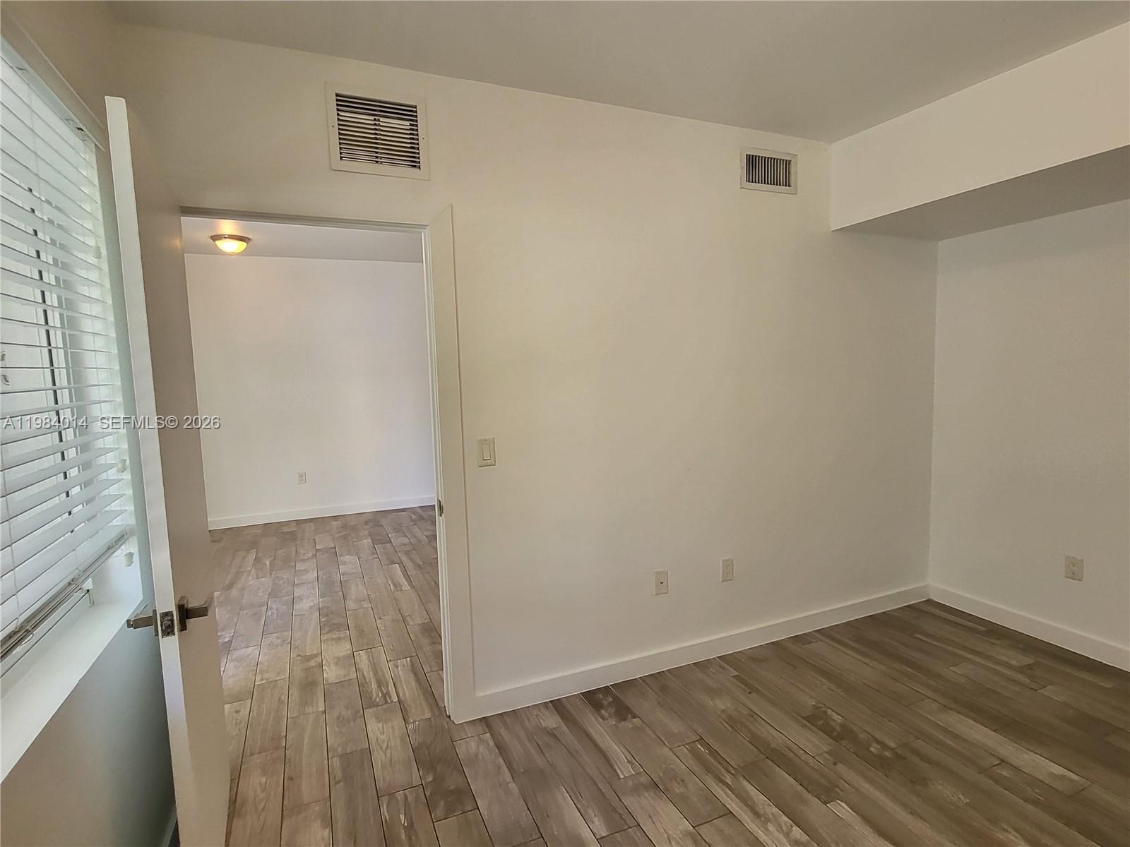 551/557 MICHIGAN CONDO - Residential Lease