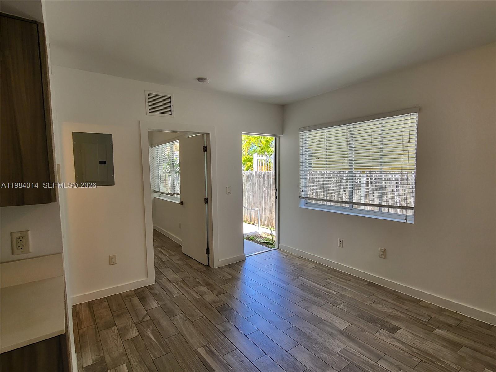 551/557 MICHIGAN CONDO - Residential Lease