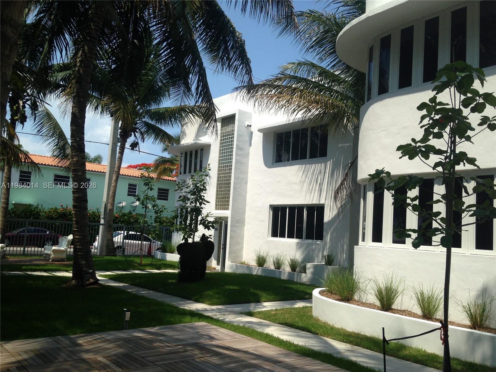 551/557 MICHIGAN CONDO - Residential Lease