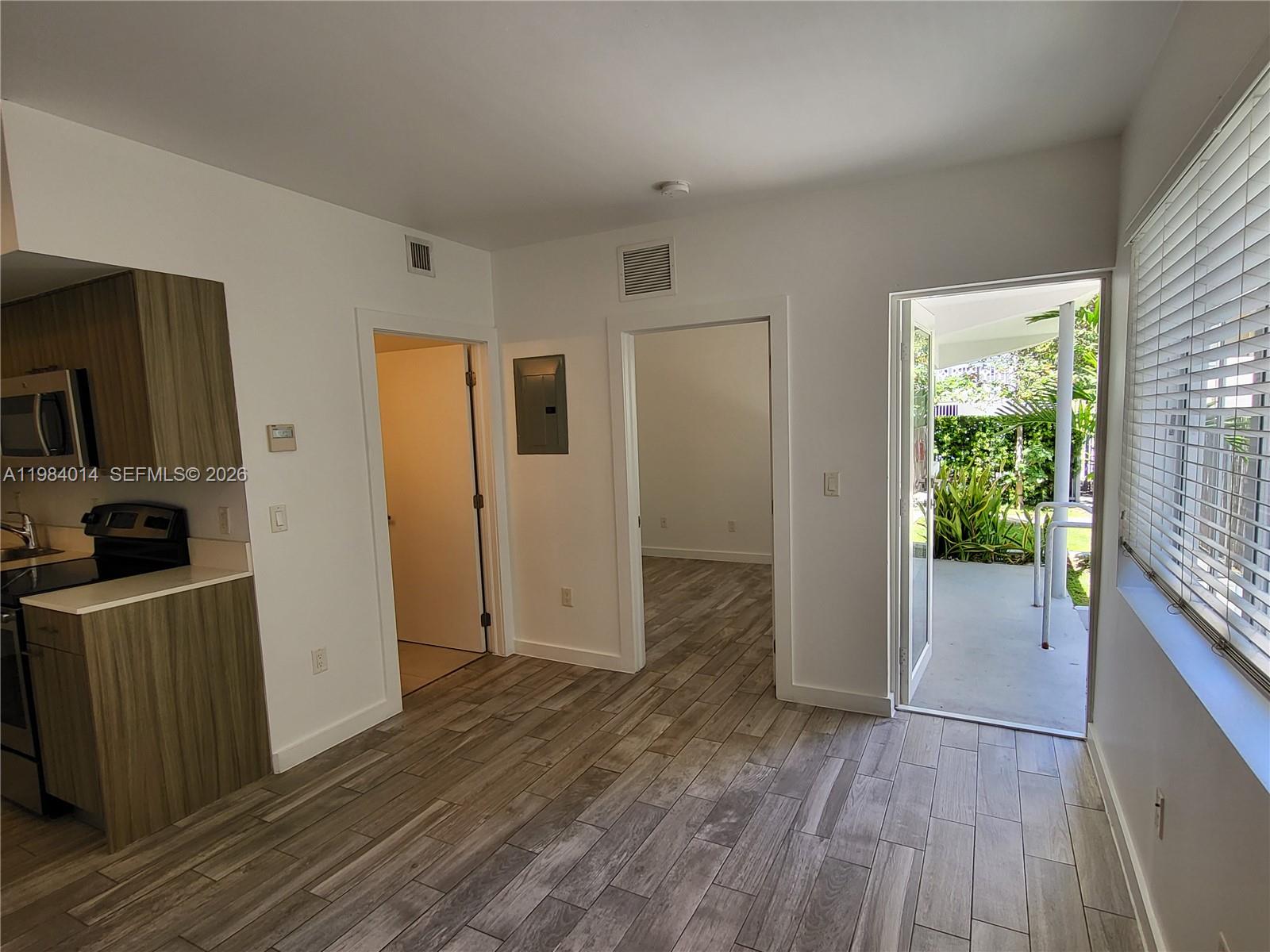 551/557 MICHIGAN CONDO - Residential Lease