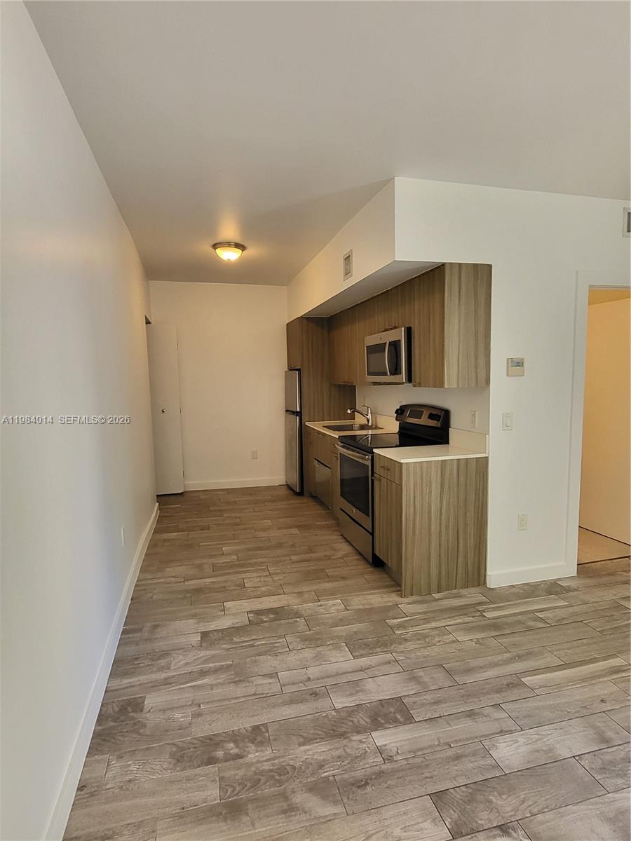 551/557 MICHIGAN CONDO - Residential Lease