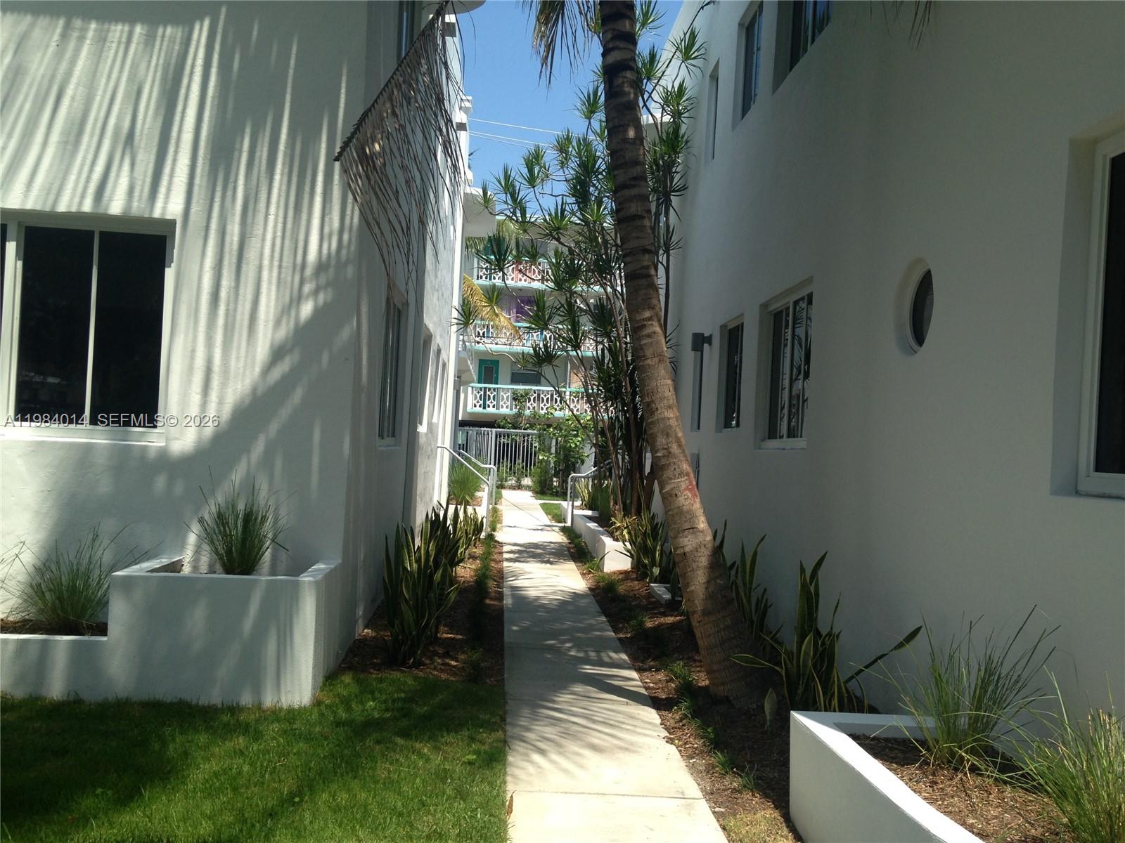 551/557 MICHIGAN CONDO - Residential Lease