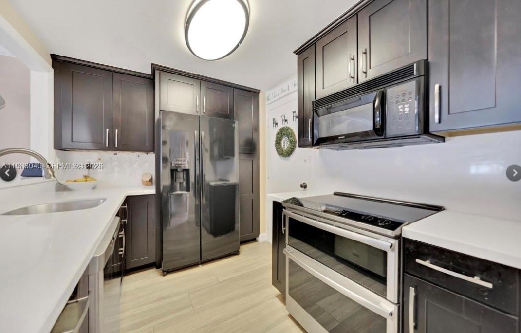 DADELAND PLACE CONDO - Residential