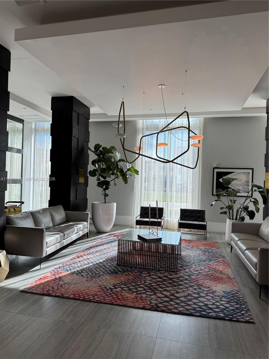 HOLLYWOOD STATION RES CON - Residential Lease