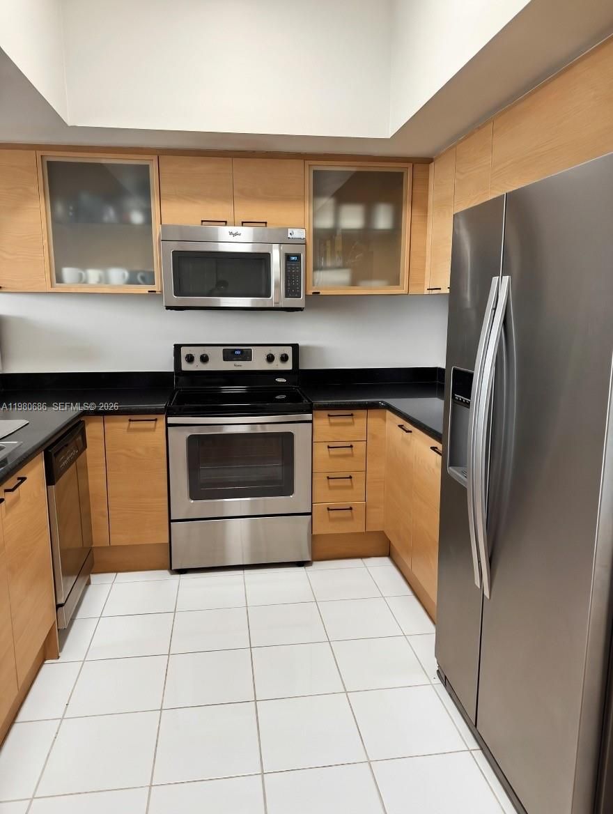 Rarely available top-floor 2BR/2BA at Hollywood Station with 2 ASSIGNED PARKING SPACES! Also valet parking for guest. Bright split floor plan with soaring vaulted ceilings (top floor only), floor-to-ceiling impact windows, and a private balcony with panoramic city views. Modern kitchen with granite countertops and stainless steel appliances. Spacious primary suite with walk-in closet and soaking tub.
Pets welcome (association approval). Rent includes water, sewer, and trash. Enjoy resort-style amenities: heated pool, fitness center, and 24-hour concierge.
Prime location steps from ArtsPark at Young Circle dining and entertainment, and minutes to the beach. Fast association approval!
Some photos may be virtually enhanced to better showcase the space.