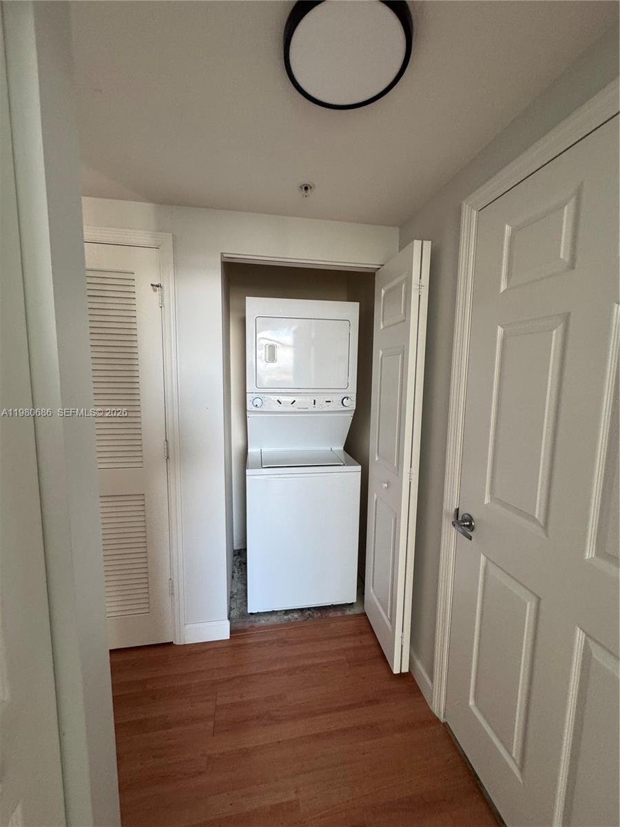 HOLLYWOOD STATION RES CON - Residential Lease