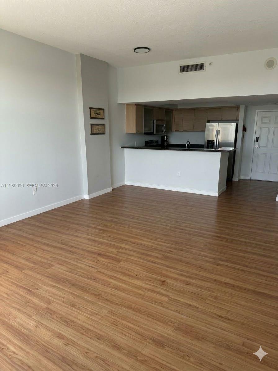 HOLLYWOOD STATION RES CON - Residential Lease