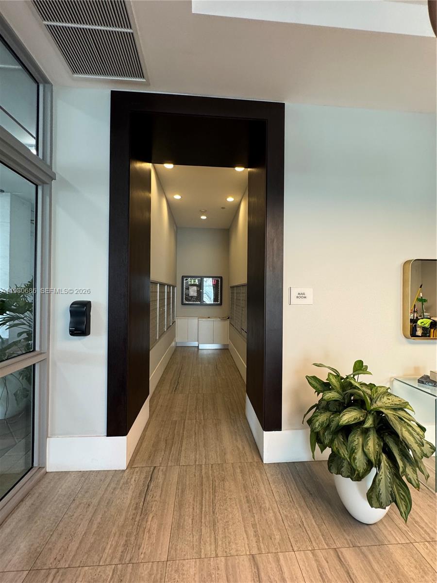 HOLLYWOOD STATION RES CON - Residential Lease