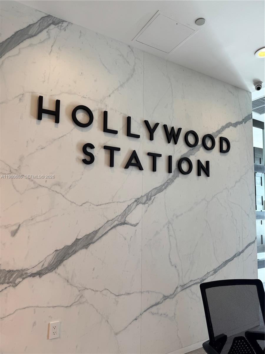 HOLLYWOOD STATION RES CON - Residential Lease