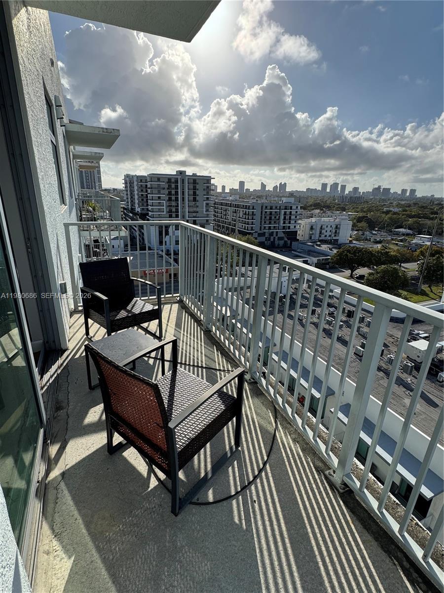 HOLLYWOOD STATION RES CON - Residential Lease