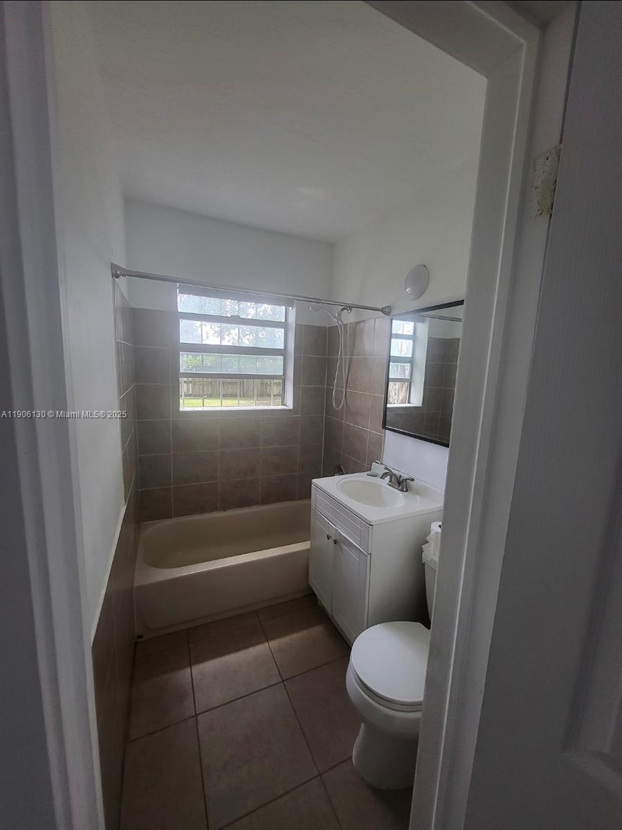 LAUDERDALE MANORS ADD REV - Residential Lease