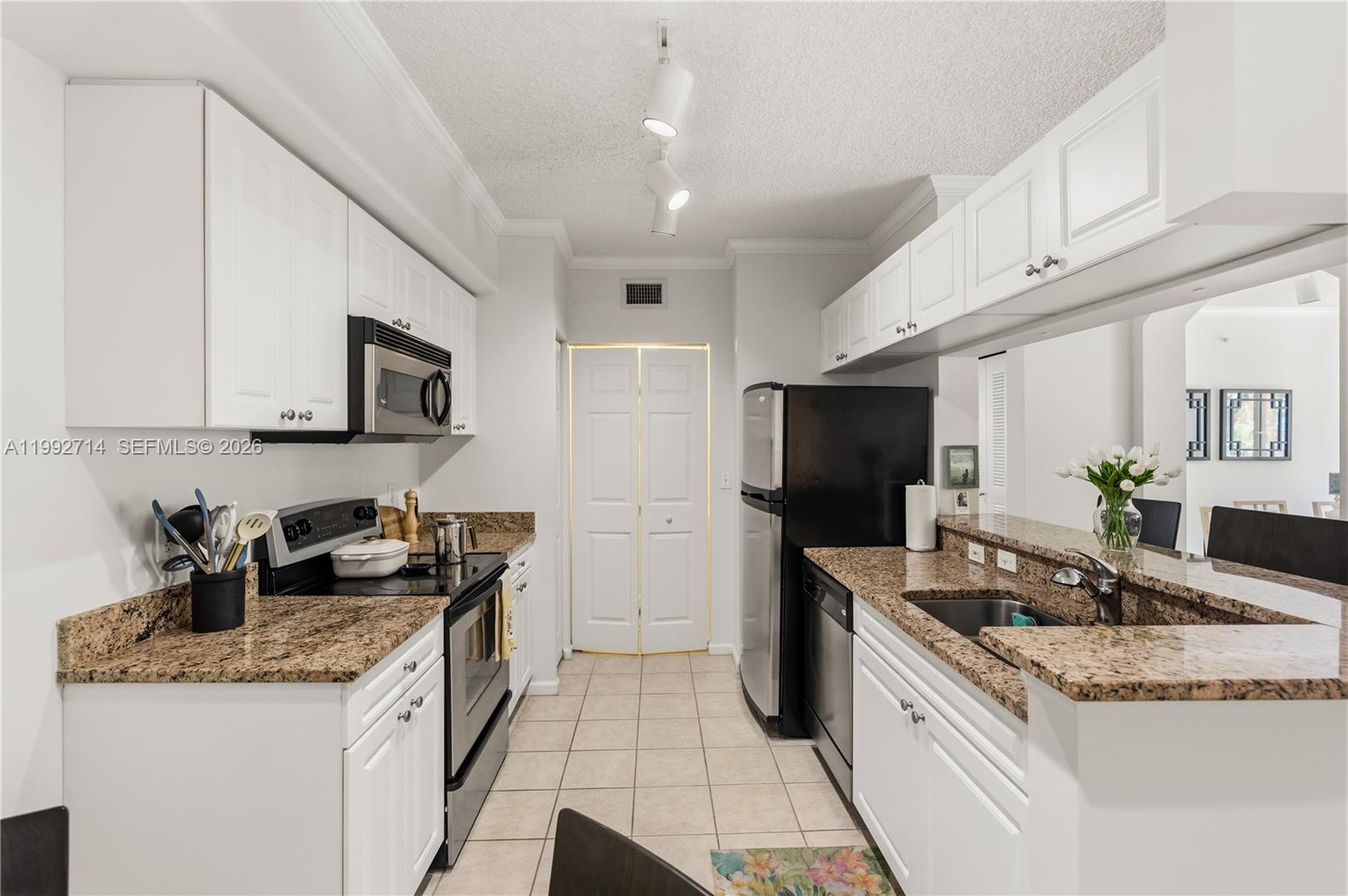 PORTO BELLAGIO CONDO - Residential