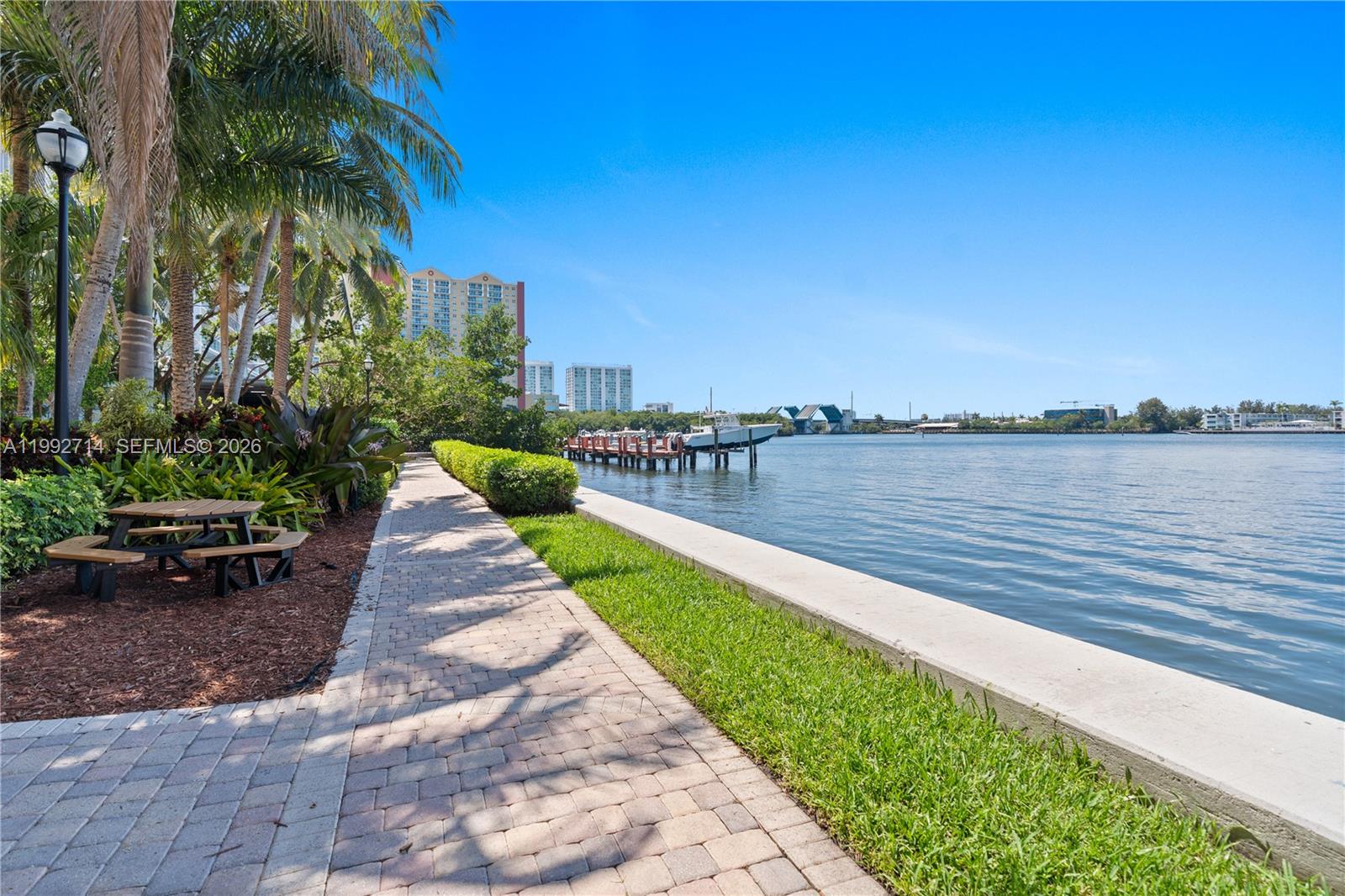 PORTO BELLAGIO CONDO - Residential