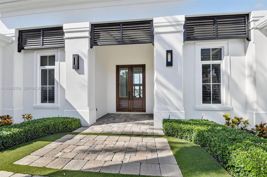 Photo of 642 Hermitage Cir, Palm Beach Gardens, FL 33410 (MLS # A11940354)