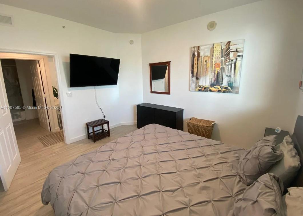 1800 BISCAYNE PLAZA CONDO - Residential