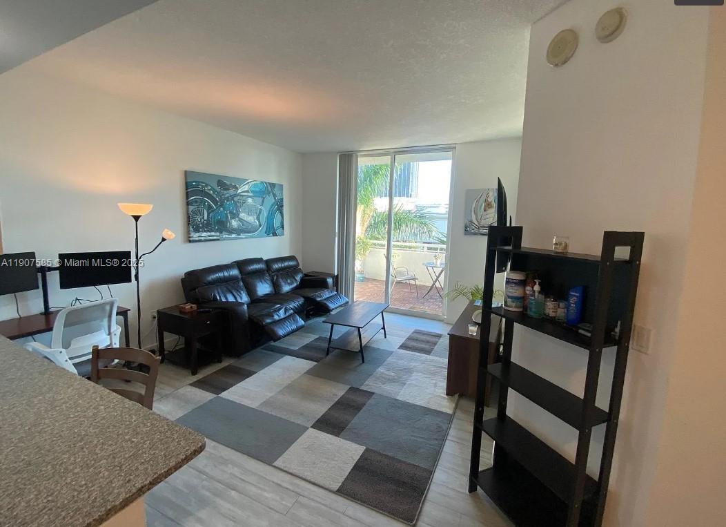 1800 BISCAYNE PLAZA CONDO - Residential