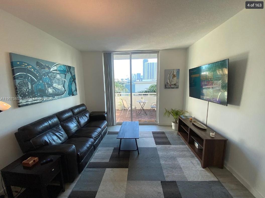 1800 BISCAYNE PLAZA CONDO - Residential