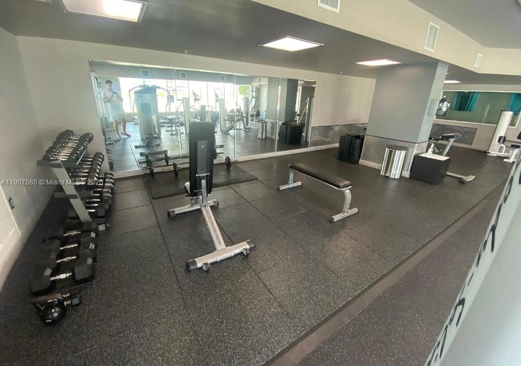 1800 BISCAYNE PLAZA CONDO - Residential