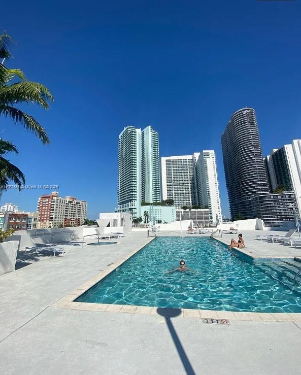 1800 BISCAYNE PLAZA CONDO - Residential