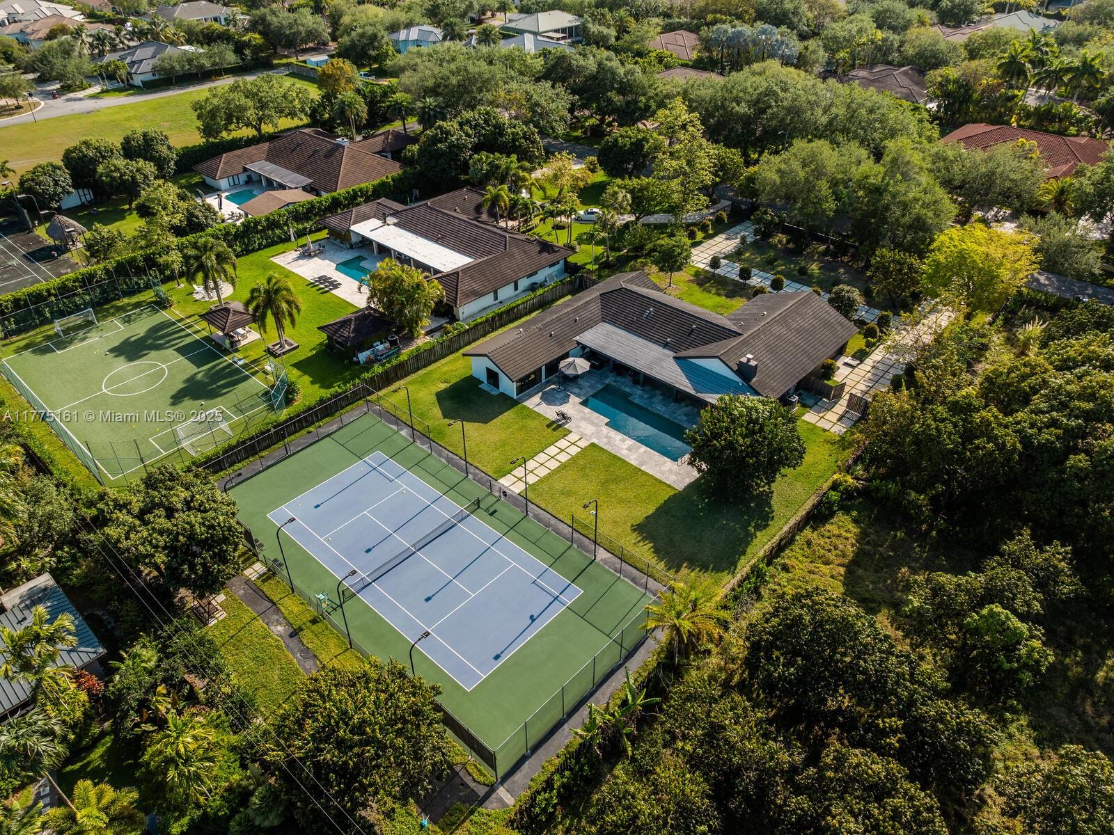 MONTGOMERY GROVES ESTATES - Residential