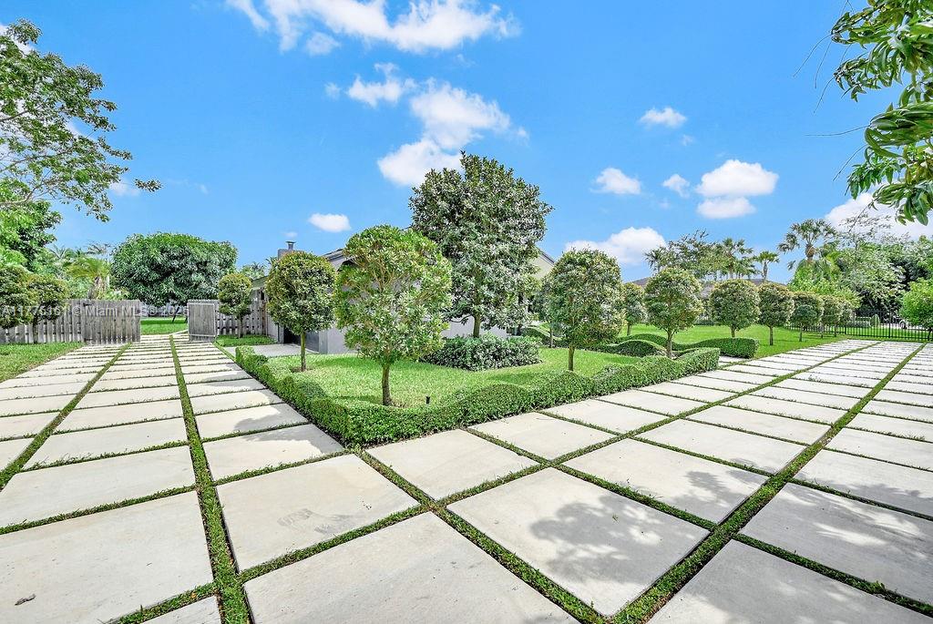 MONTGOMERY GROVES ESTATES - Residential