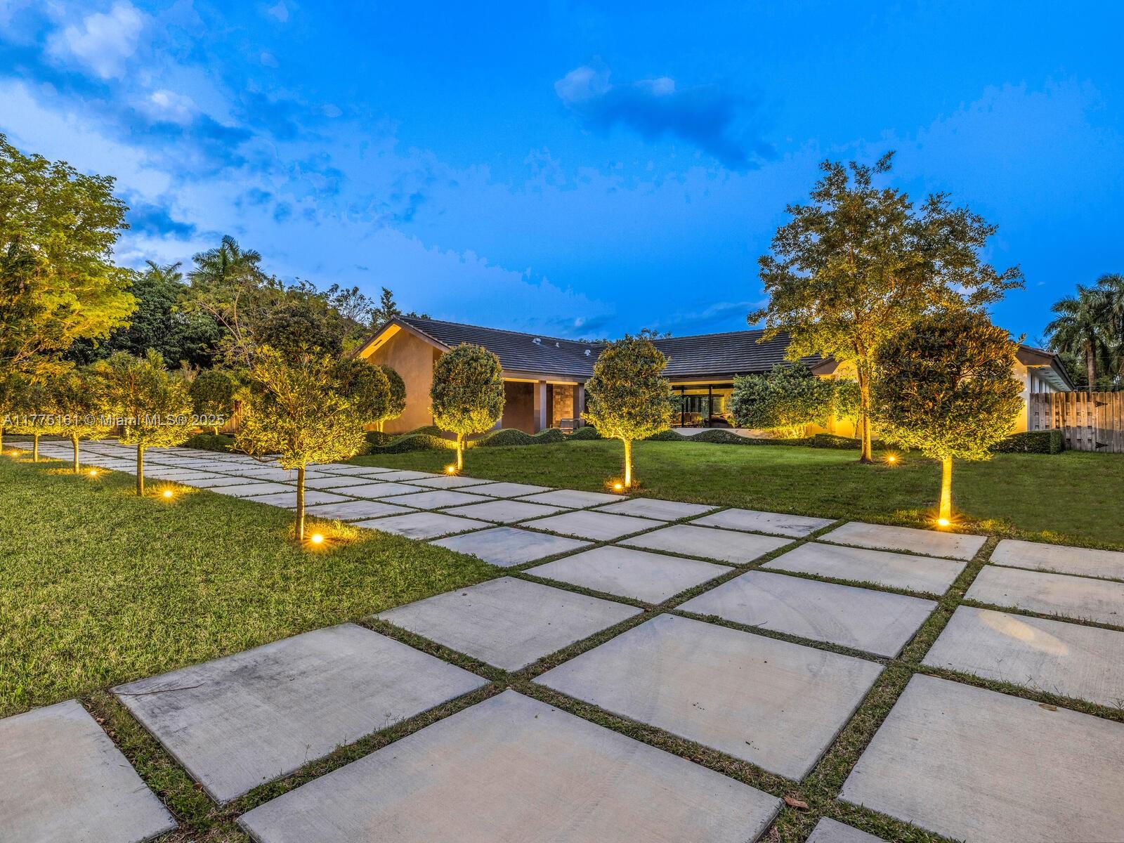 MONTGOMERY GROVES ESTATES - Residential