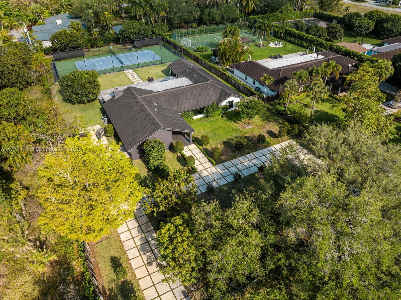 MONTGOMERY GROVES ESTATES - Residential