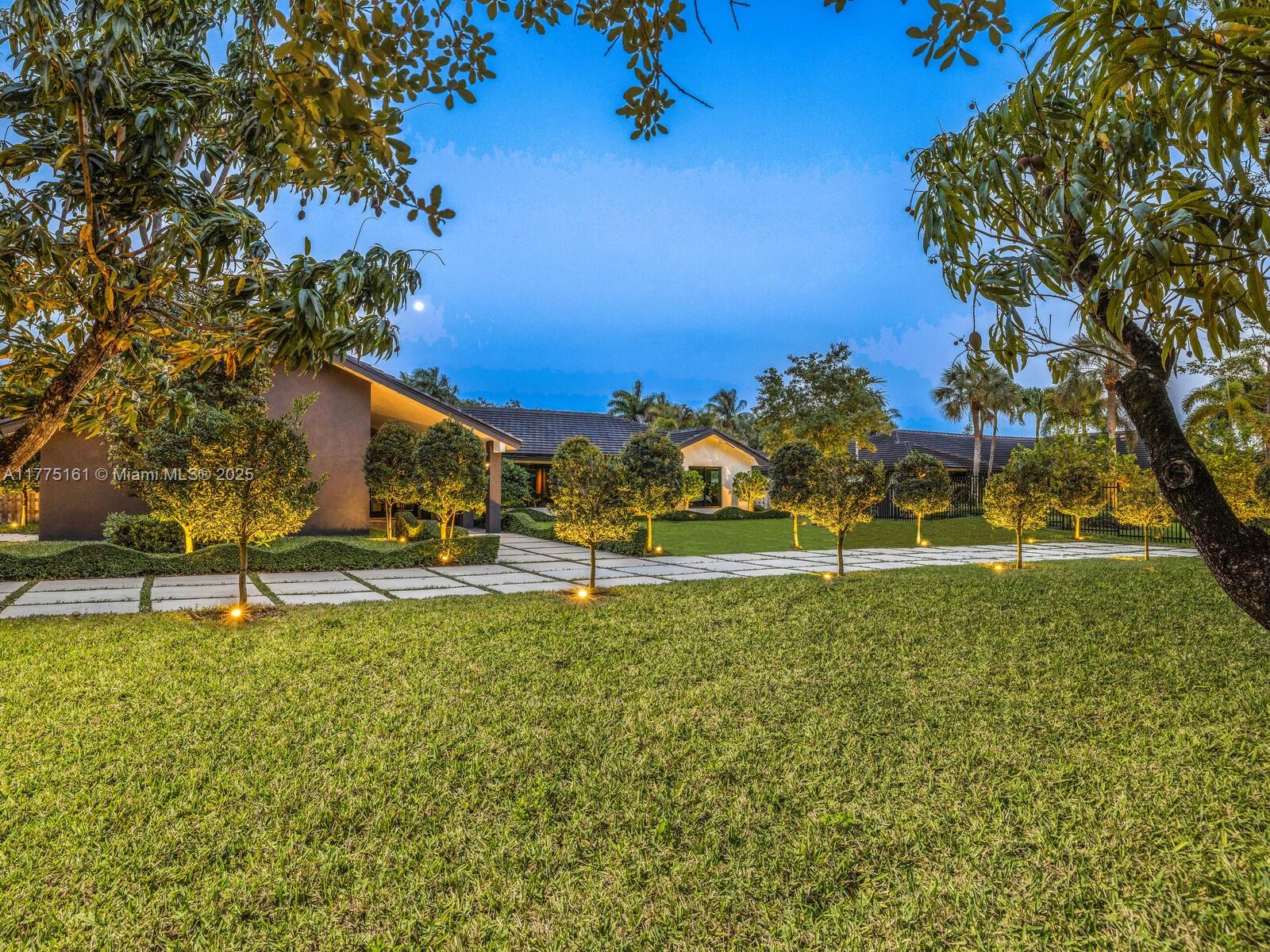 MONTGOMERY GROVES ESTATES - Residential