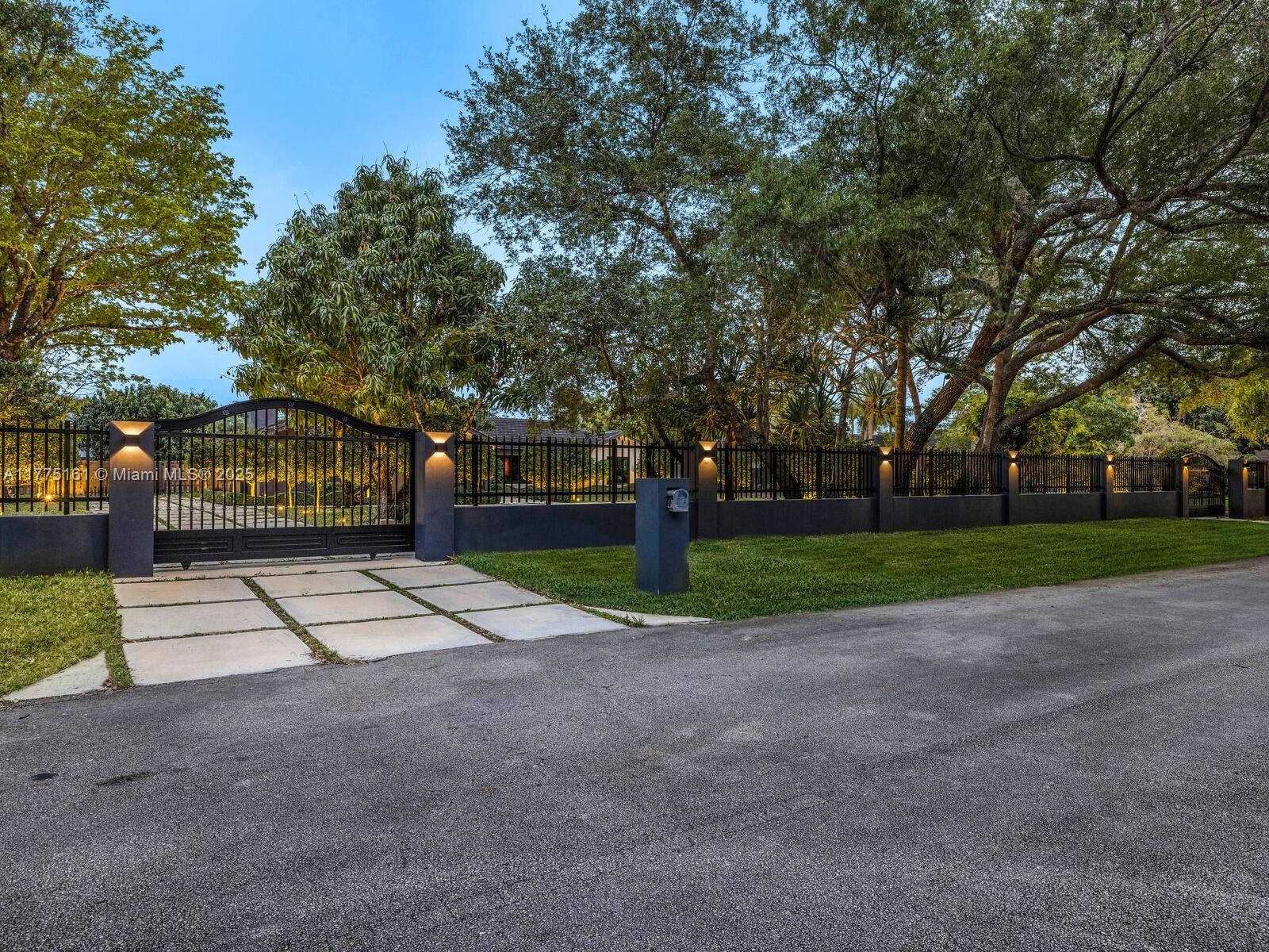 MONTGOMERY GROVES ESTATES - Residential