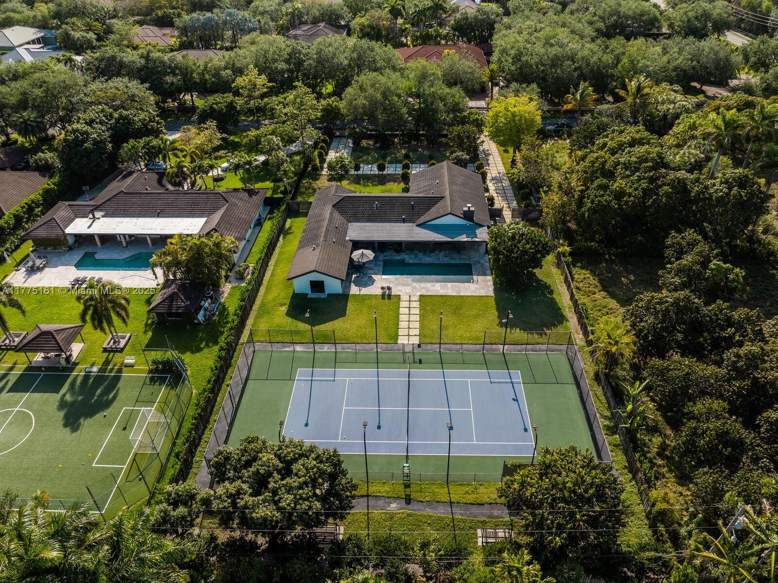 MONTGOMERY GROVES ESTATES - Residential