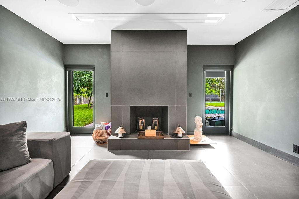 MONTGOMERY GROVES ESTATES - Residential