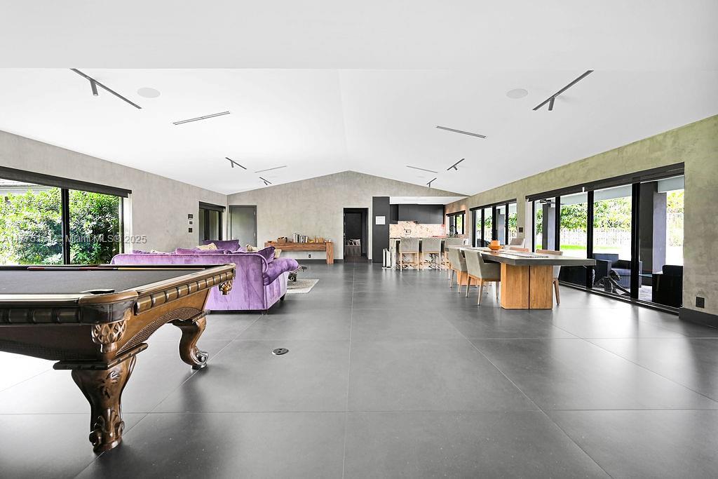 MONTGOMERY GROVES ESTATES - Residential