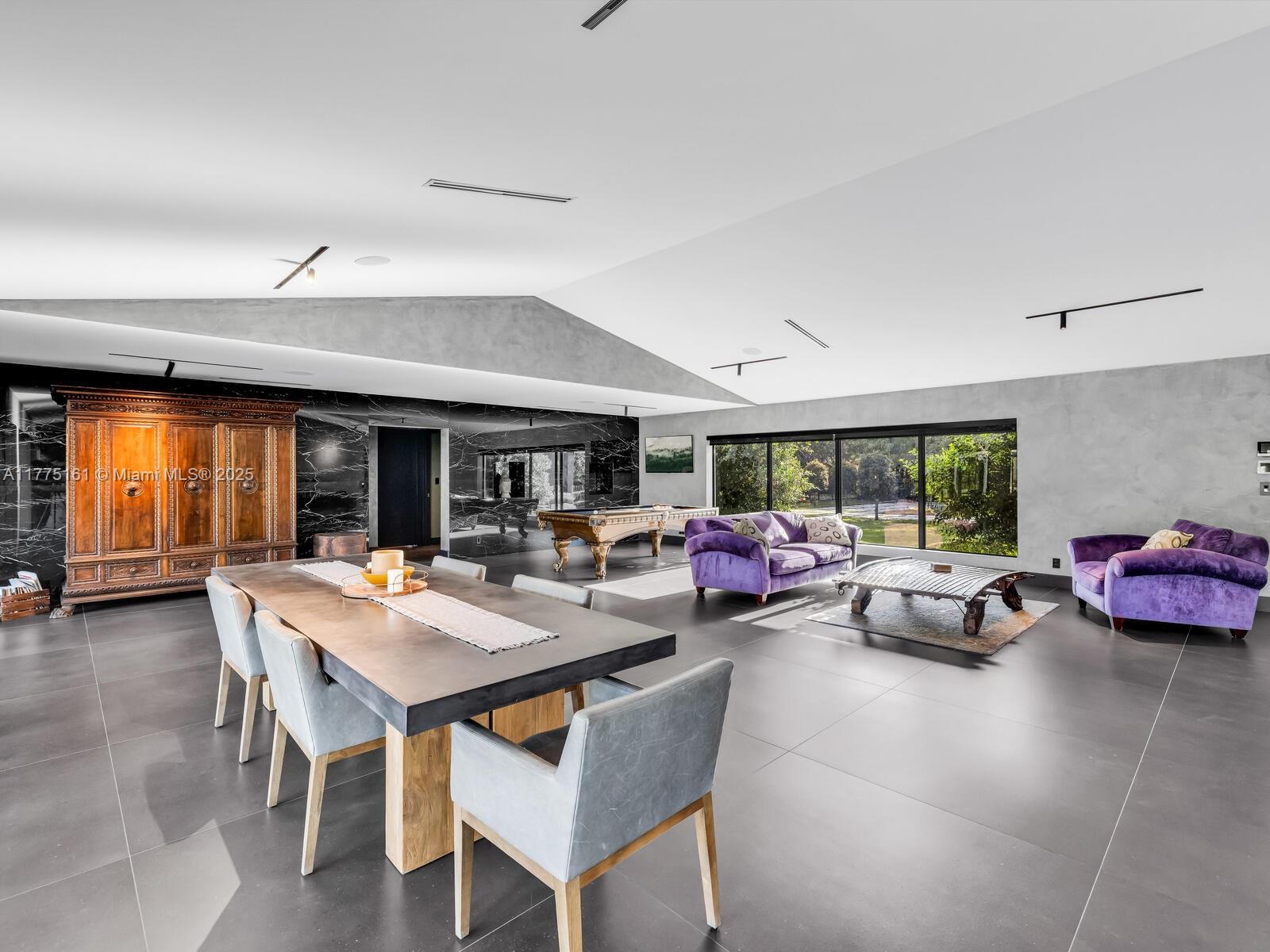 MONTGOMERY GROVES ESTATES - Residential