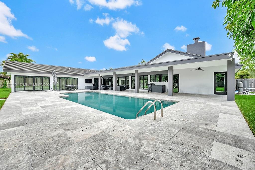 MONTGOMERY GROVES ESTATES - Residential