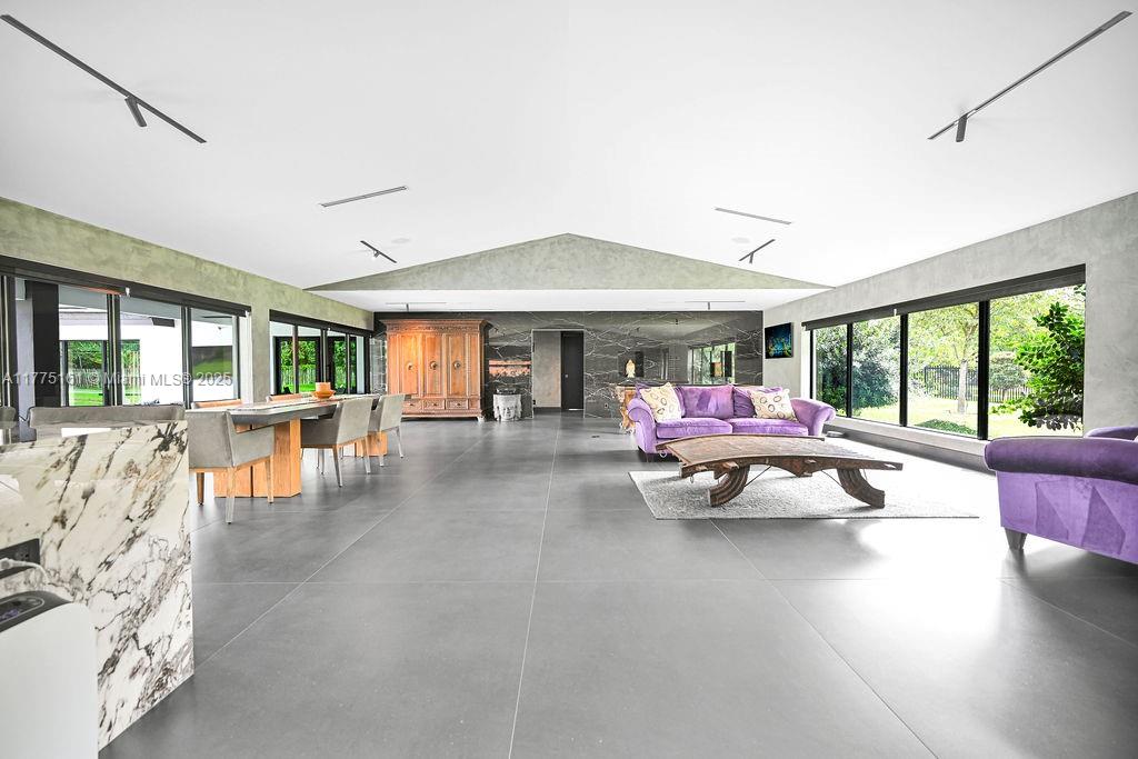 MONTGOMERY GROVES ESTATES - Residential