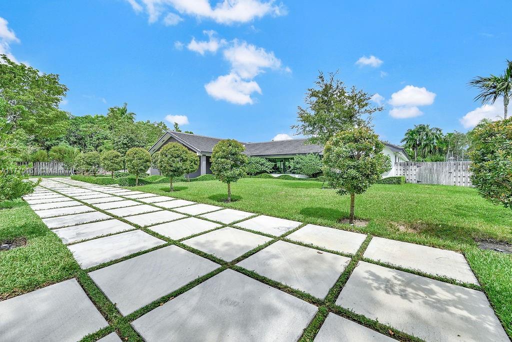 MONTGOMERY GROVES ESTATES - Residential