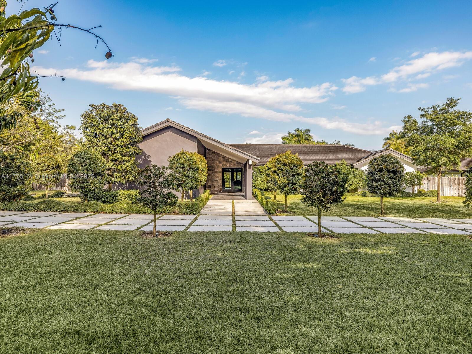 MONTGOMERY GROVES ESTATES - Residential