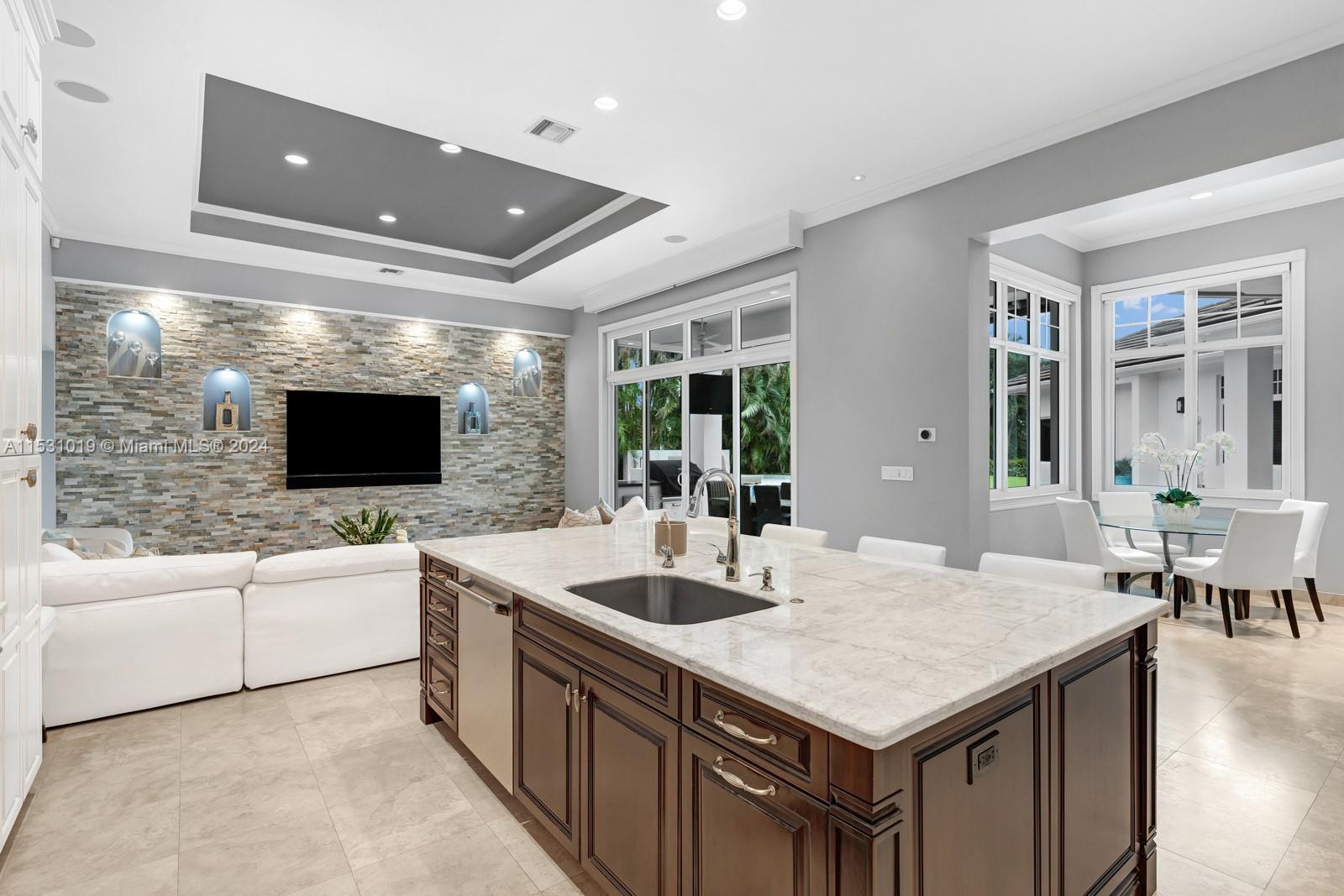 ROYAL PALM YACHT & COUNTR - Residential