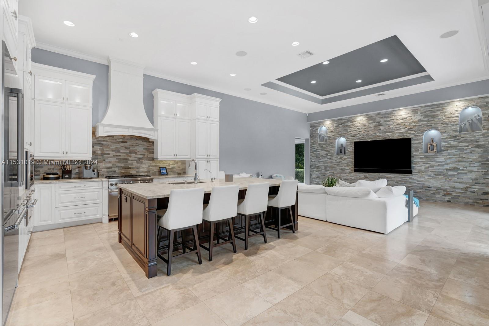 ROYAL PALM YACHT & COUNTR - Residential