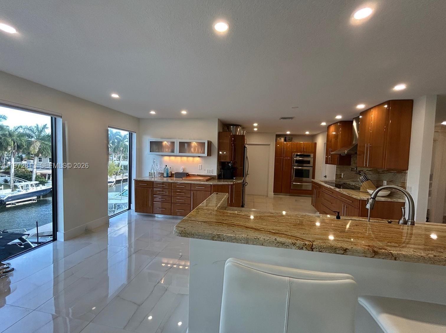 76 Isle Of Venice Dr H